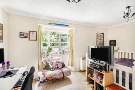 1 bedroom Studio flat to let in Milford Close, St Albans, AL4