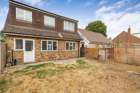 3 bedroom Detached bungalow for sale in The Meads, Bricket Wood, AL2