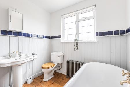 3 bedroom Detached bungalow for sale in The Meads, Bricket Wood, AL2