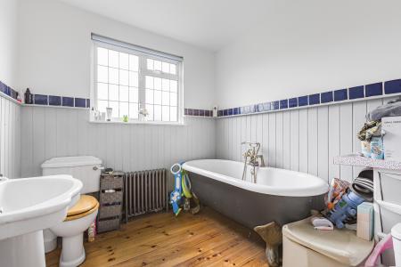 3 bedroom Detached bungalow for sale in The Meads, Bricket Wood, AL2