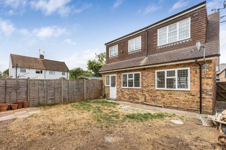 3 bedroom Detached bungalow for sale in The Meads, Bricket Wood, AL2