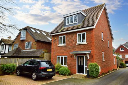 4 bedroom Detached house to let in Wain Close, St Albans, AL1