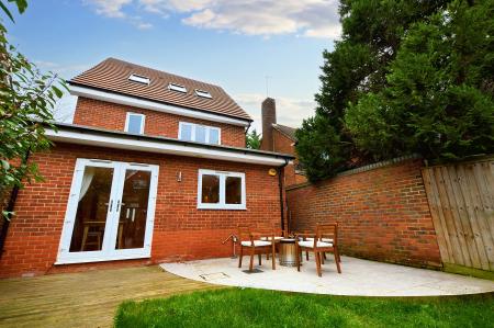 4 bedroom Detached house to let in Wain Close, St Albans, AL1