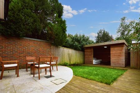 4 bedroom Detached house to let in Wain Close, St Albans, AL1