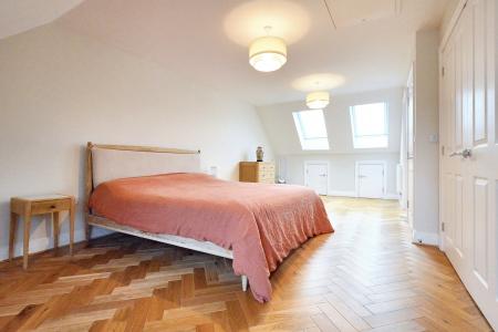 4 bedroom Detached house to let in Wain Close, St Albans, AL1