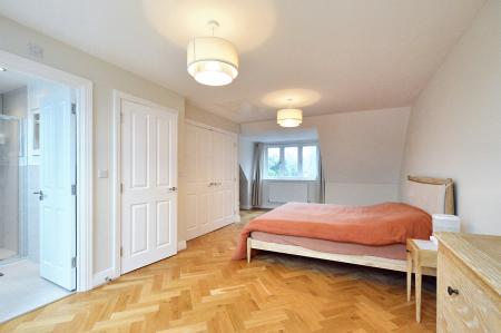 4 bedroom Detached house to let in Wain Close, St Albans, AL1