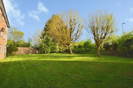 2 bedroom Flat to let in Eskdale, London Colney, AL2