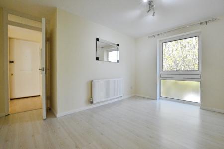 2 bedroom Flat to let in Eskdale, London Colney, AL2
