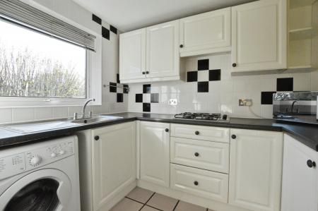 2 bedroom Flat to let in Eskdale, London Colney, AL2