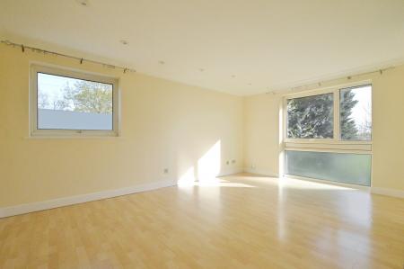 2 bedroom Flat to let in Eskdale, London Colney, AL2