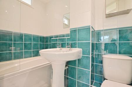 2 bedroom Flat to let in Eskdale, London Colney, AL2