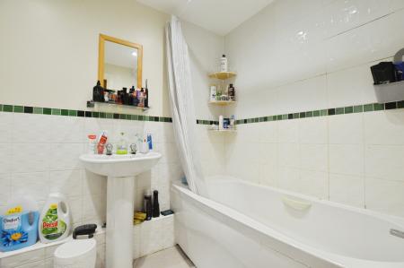 2 bedroom Flat to let in Sir John Newsom Way, Welwyn Garden City, AL7