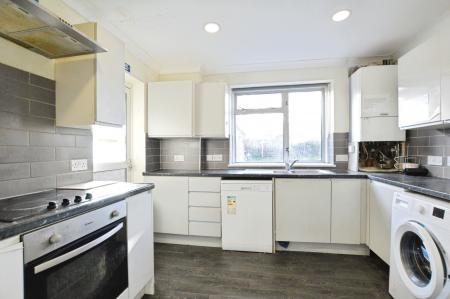 4 bedroom House to let in Flatfield Road, St Albans, HP3