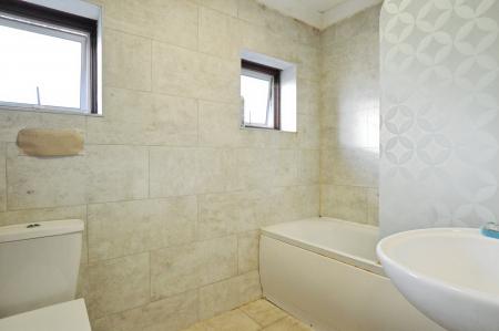 4 bedroom House to let in Flatfield Road, St Albans, HP3