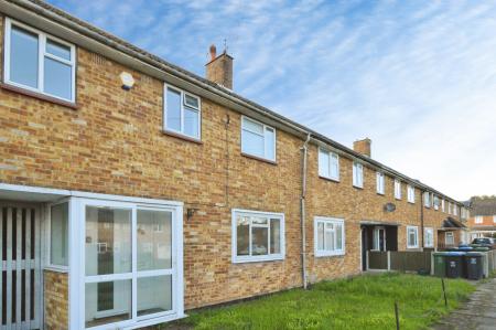 4 bedroom House to let in Flatfield Road, St Albans, HP3