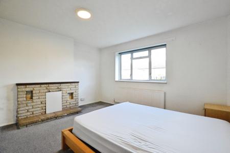 4 bedroom House to let in Flatfield Road, St Albans, HP3