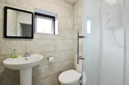 4 bedroom House to let in Flatfield Road, St Albans, HP3