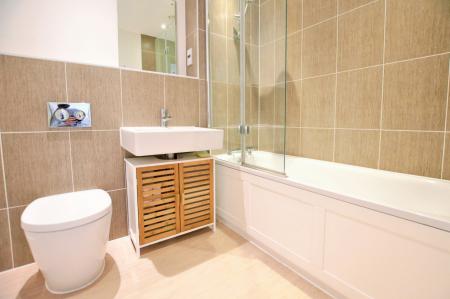 2 bedroom Flat to let in Charrington Place