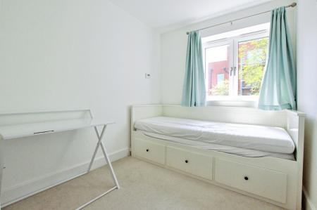 2 bedroom Flat to let in Charrington Place