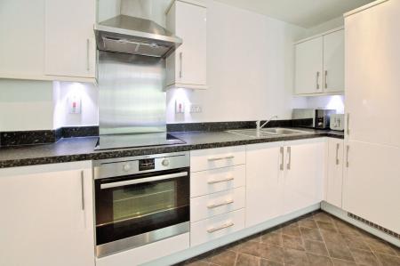 2 bedroom Flat to let in Charrington Place