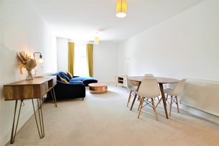 2 bedroom Flat to let in Charrington Place