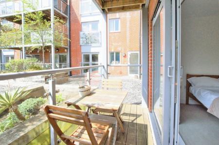 2 bedroom Flat to let in Charrington Place