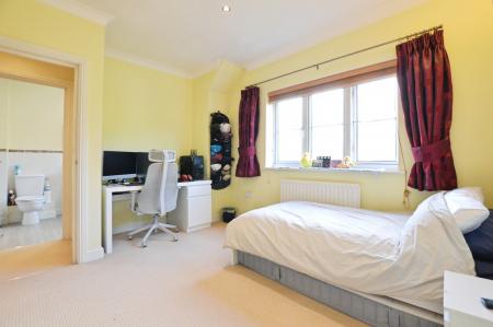 3 bedroom Town house to let in Hedley Road, St Albans, AL1