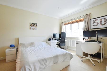 3 bedroom Town house to let in Hedley Road, St Albans, AL1