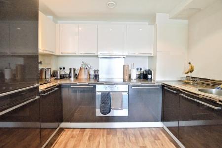 2 bedroom Flat to let in Newsom Place, St Albans, AL1