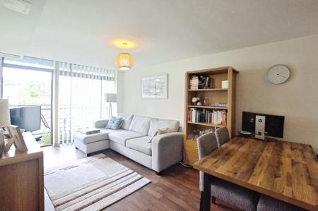 2 bedroom Flat to let in Newsom Place, St Albans, AL1
