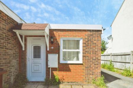 1 bedroom Studio flat to let in Harlesden Road, St Albans, AL1