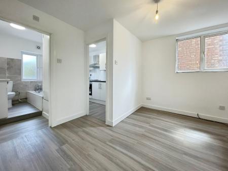 1 bedroom Flat to let in Waverley Road, St Albans, AL3