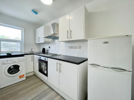 1 bedroom Flat to let in Waverly Road, St Albans, AL3