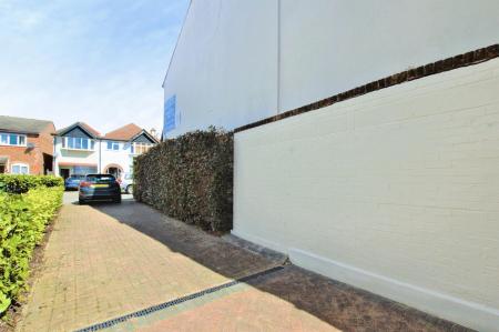 3 bedroom End of terrace house to let in St Mary Court, St Albans, AL1