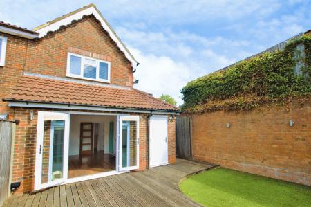 3 bedroom End of terrace house to let in St Mary Court, St Albans, AL1