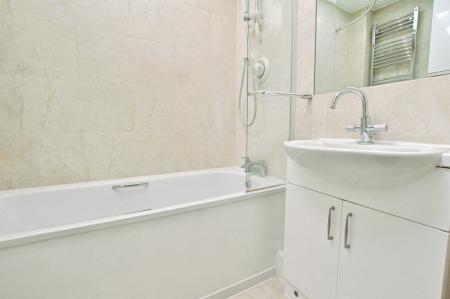 3 bedroom End of terrace house to let in St Mary Court, St Albans, AL1