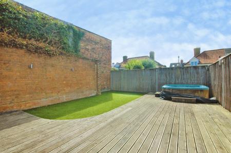 3 bedroom End of terrace house to let in St Mary Court, St Albans, AL1
