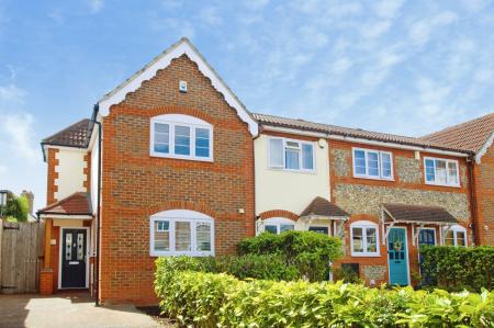 3 bedroom End of terrace house to let in St Mary Court, St Albans, AL1