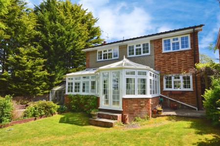 4 bedroom Detached house for sale in Carpenders Close, Harpenden, AL5