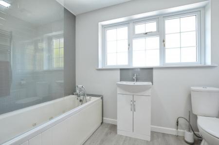 4 bedroom Detached house for sale in Carpenders Close, Harpenden, AL5
