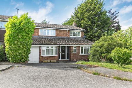 4 bedroom Detached house for sale in Carpenders Close, Harpenden, AL5