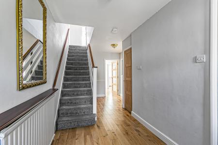 4 bedroom Detached house for sale in Carpenders Close, Harpenden, AL5