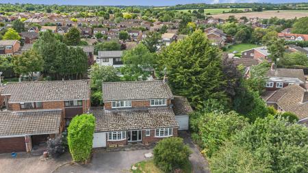 4 bedroom Detached house for sale in Carpenders Close, Harpenden, AL5