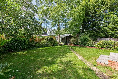 4 bedroom Detached house for sale in Carpenders Close, Harpenden, AL5