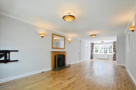 4 bedroom Detached house for sale in Carpenders Close, Harpenden, AL5