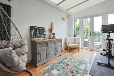 4 bedroom House to let in Vicarage Gardens, Flamstead, AL3