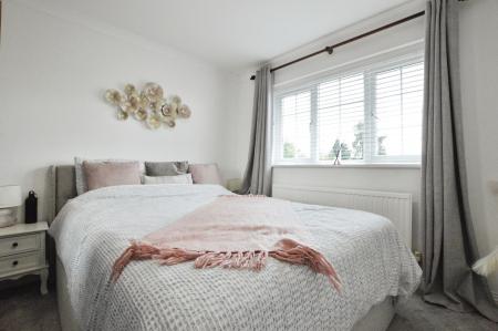 4 bedroom House to let in Vicarage Gardens, Flamstead, AL3