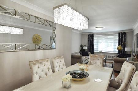 4 bedroom House to let in Vicarage Gardens, Flamstead, AL3