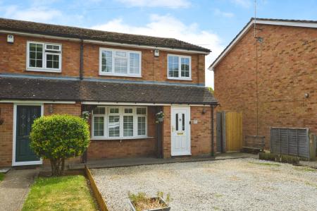 4 bedroom House to let in Vicarage Gardens, Flamstead, AL3