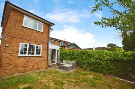4 bedroom House to let in Vicarage Gardens, Flamstead, AL3